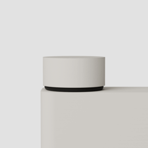 Forma Trio case for three pre-rolls in Chalk, close-up of the cap and seal